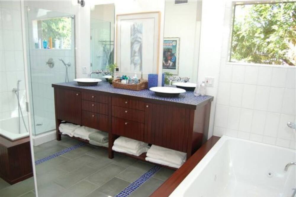 Photo of Bathroom in Sunset Park