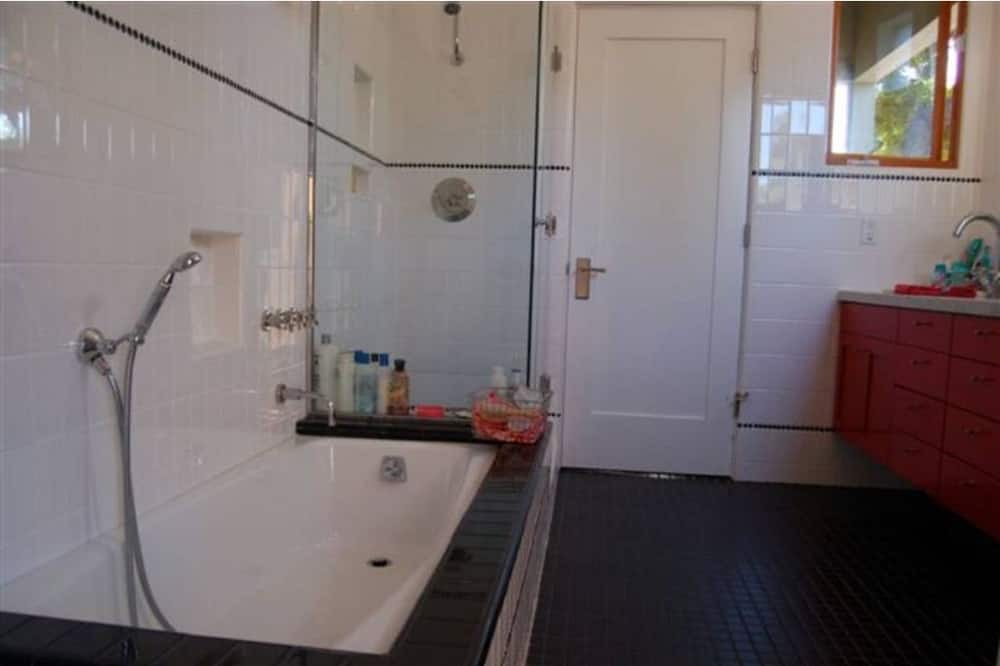 Photo of Bathroom in Sunset Park