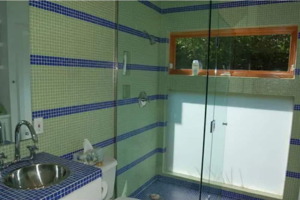 Photo of Bathroom in Sunset Park