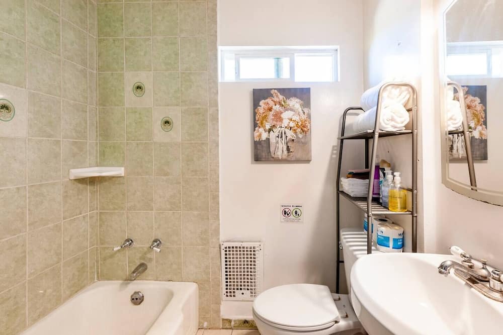 Photo of Bathroom in Duarte