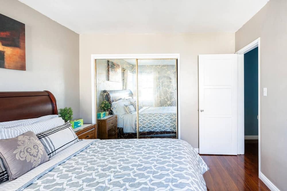 Photo of Bedroom in Duarte