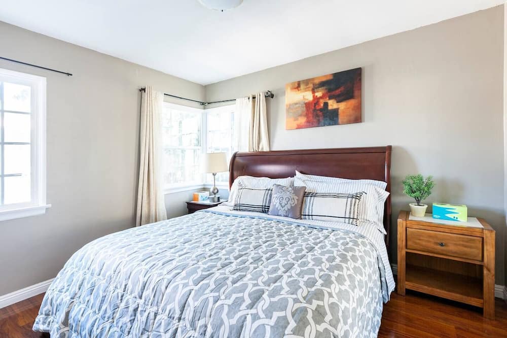 Photo of Bedroom in Duarte