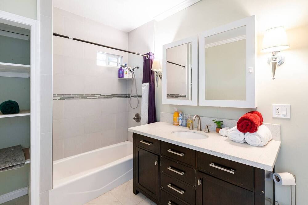 Photo of Bathroom in Duarte