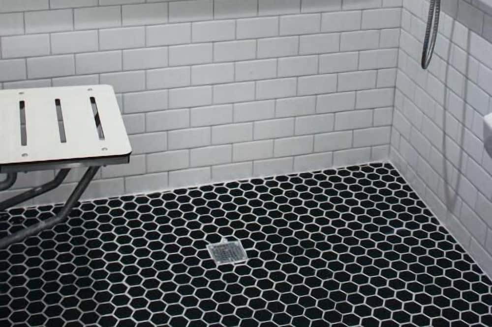 Photo of Bathroom in Piedmont Avenue