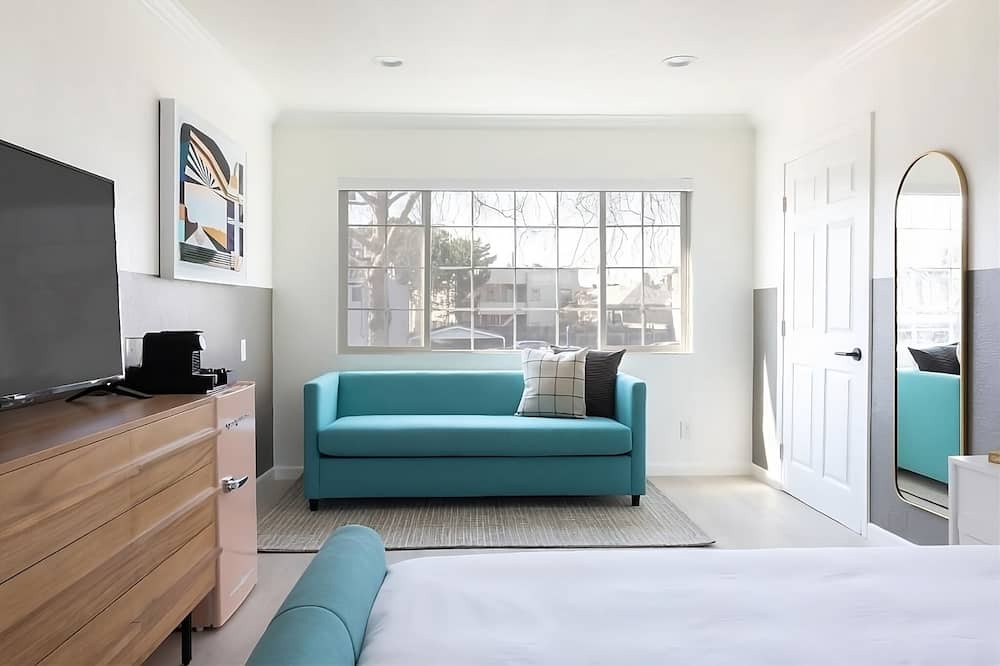 Photo of Bedroom in Piedmont Avenue