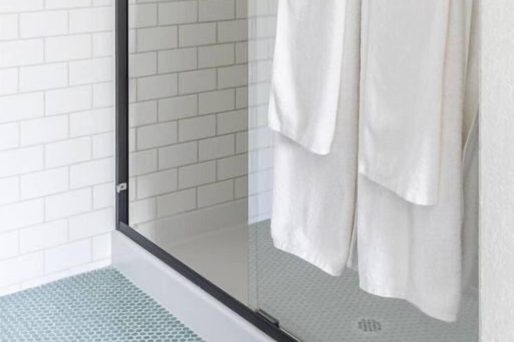 Photo of Bathroom in Piedmont Avenue