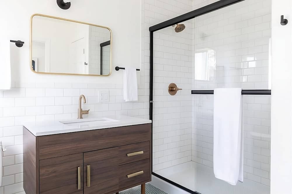 Photo of Bathroom in Piedmont Avenue