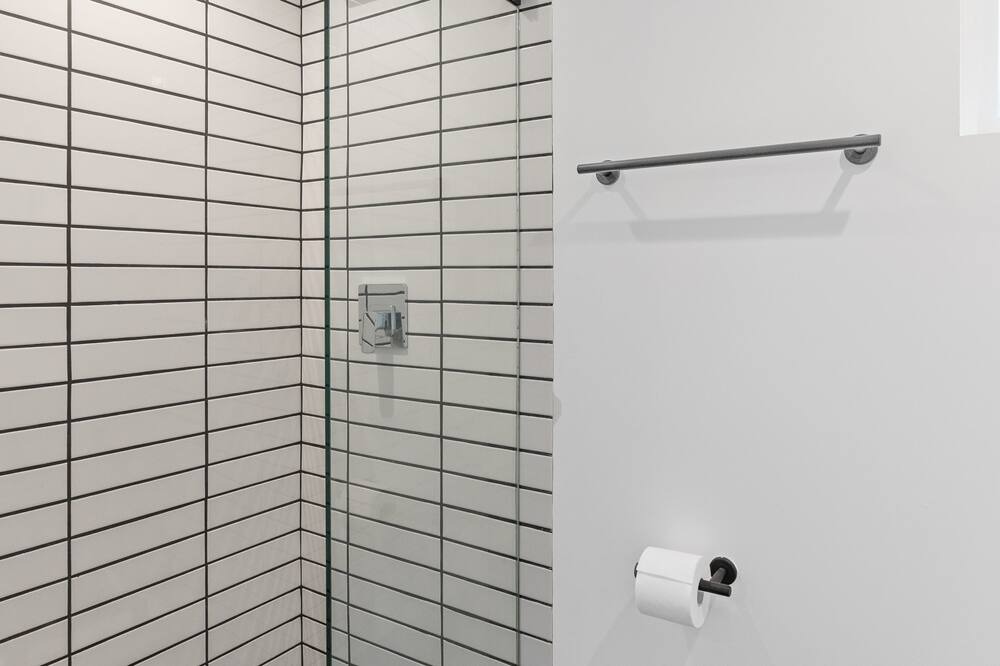 Photo of Bathroom in Beachwood Canyon