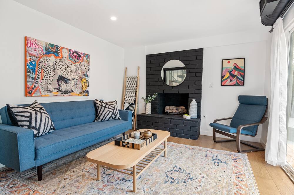 Photo of Livingroom in Beachwood Canyon