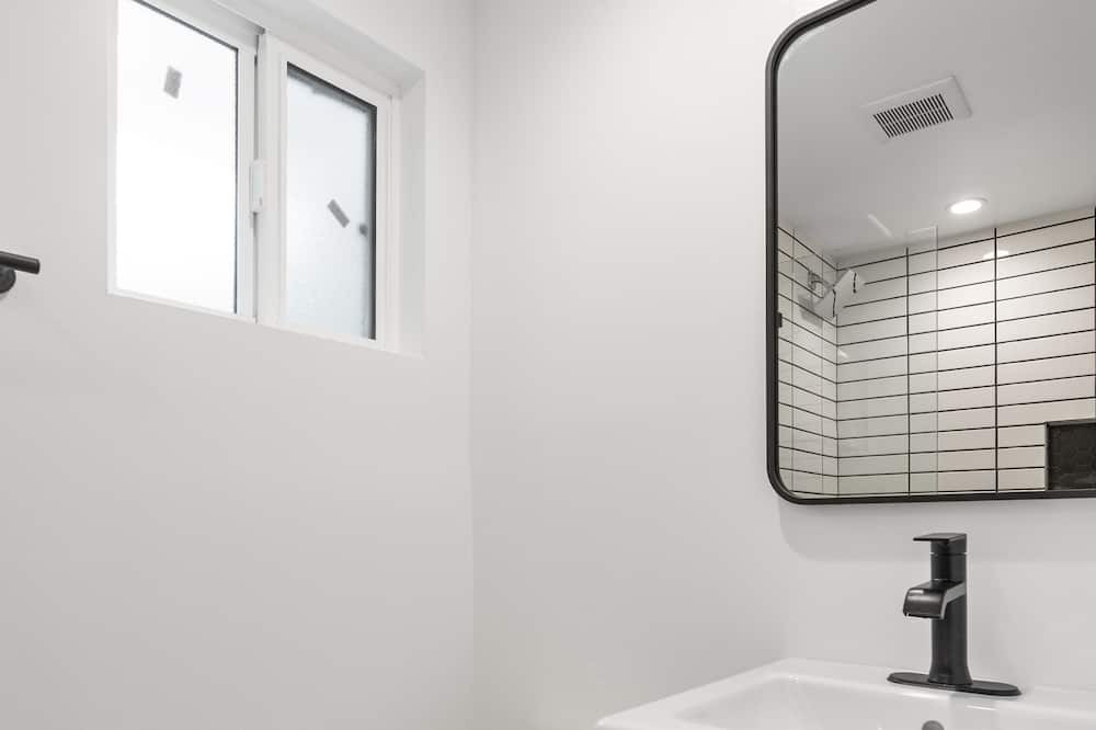 Photo of Bathroom in Beachwood Canyon