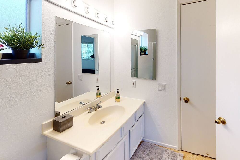 Photo of Bathroom in North Tustin