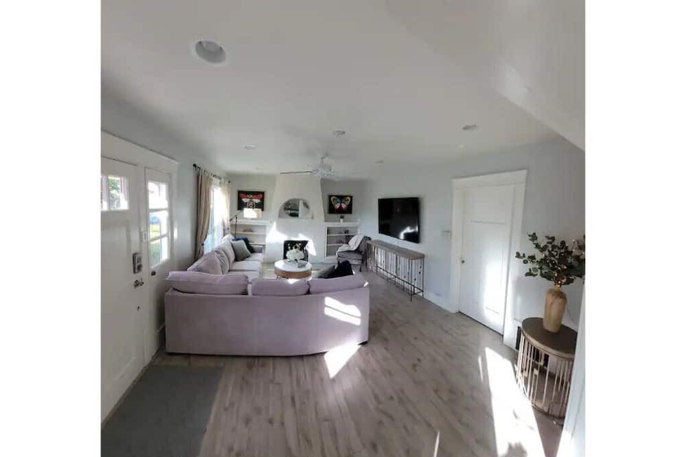 Photo of Livingroom in Whittier