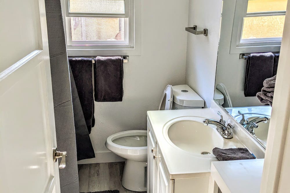 Photo of Bathroom in Port Hueneme
