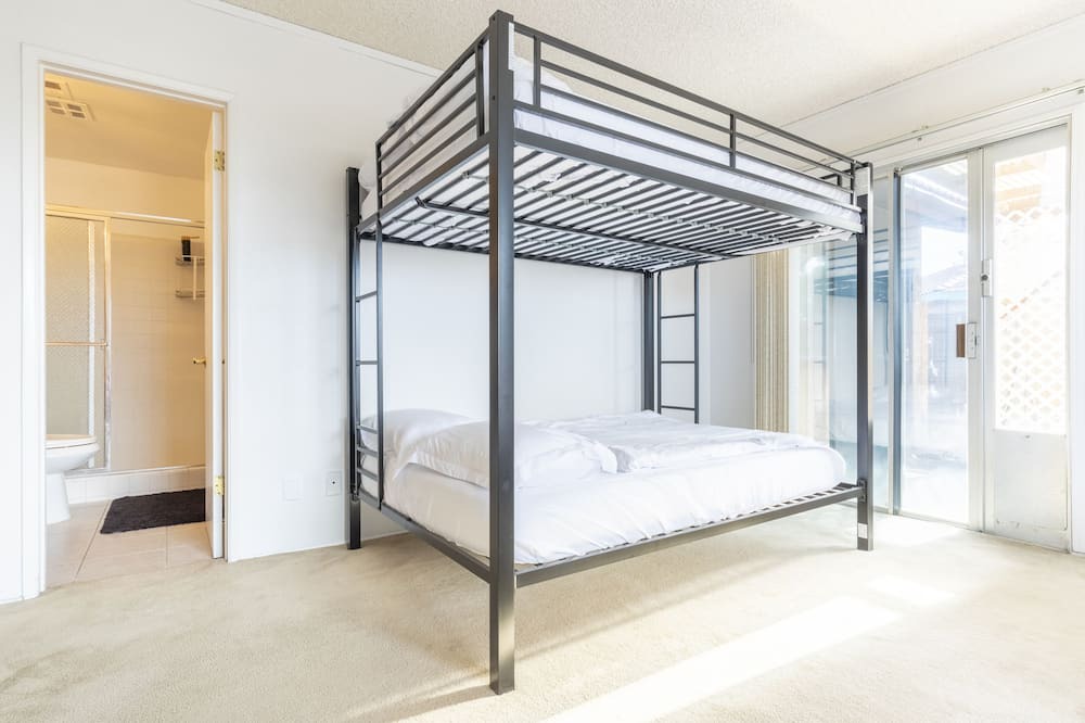 Photo of Bedroom in Ridgecrest