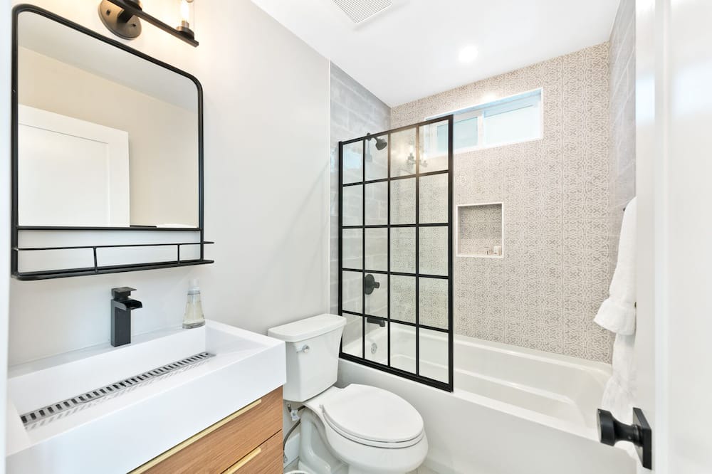 Photo of Bathroom in Westside Costa Mesa