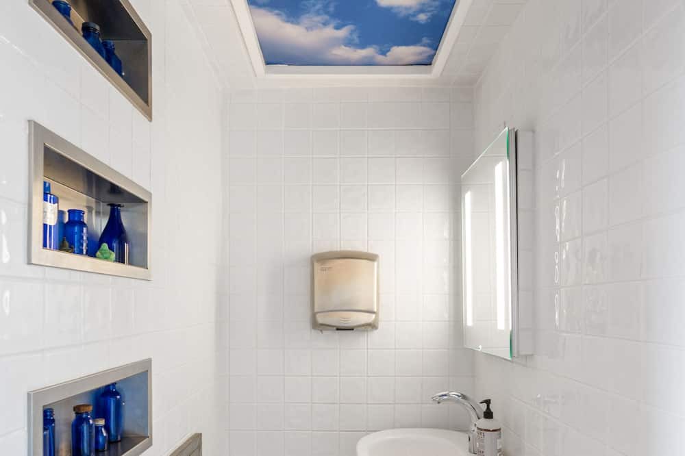 Photo of Bathroom in Hollywoodland