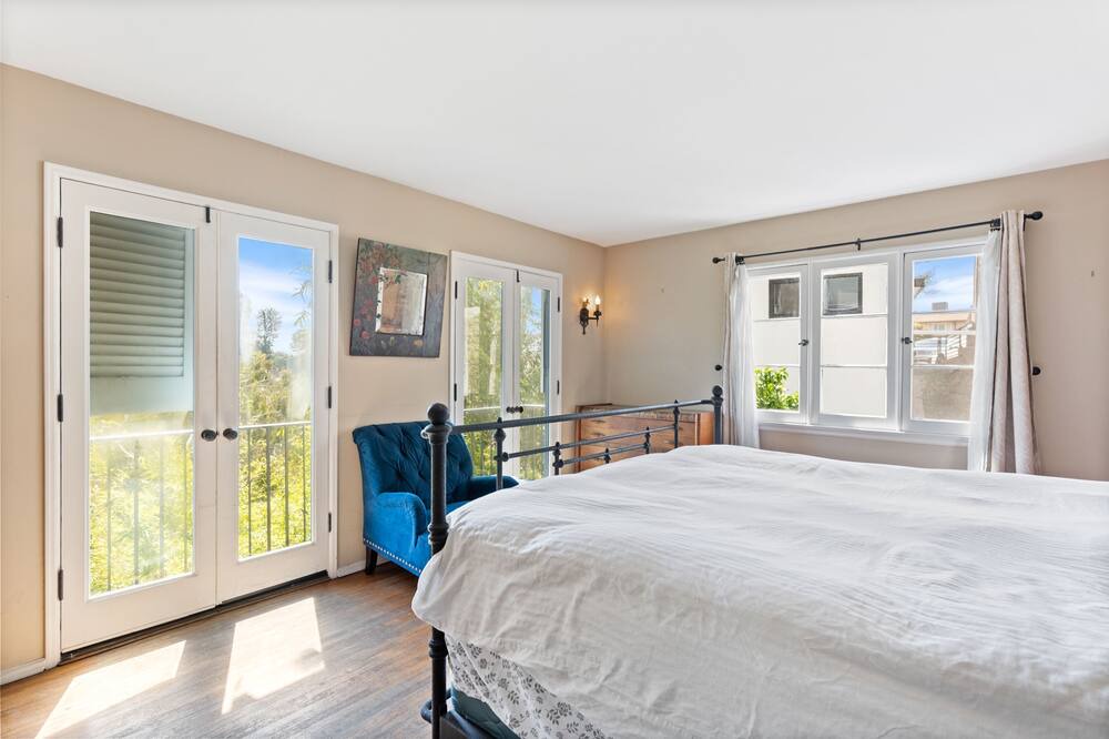 Photo of Bedroom in Hollywoodland