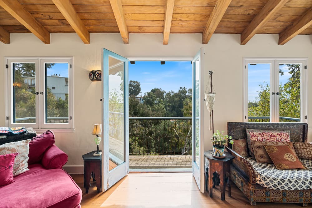 Photo of Livingroom in Hollywoodland