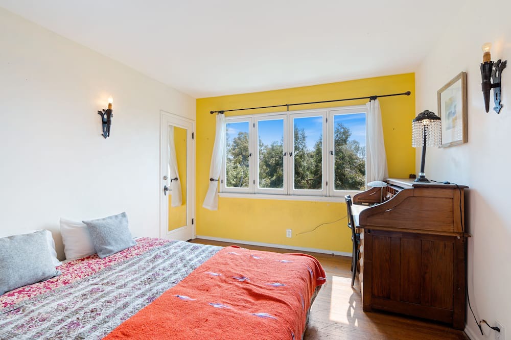 Photo of Bedroom in Hollywoodland