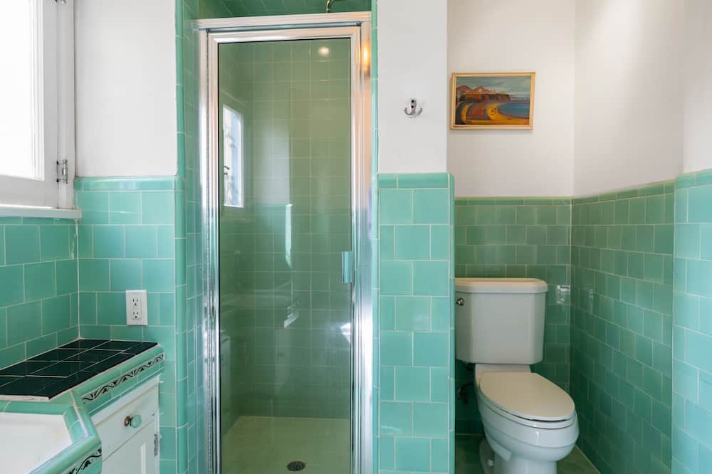 Photo of Bathroom in Hollywoodland