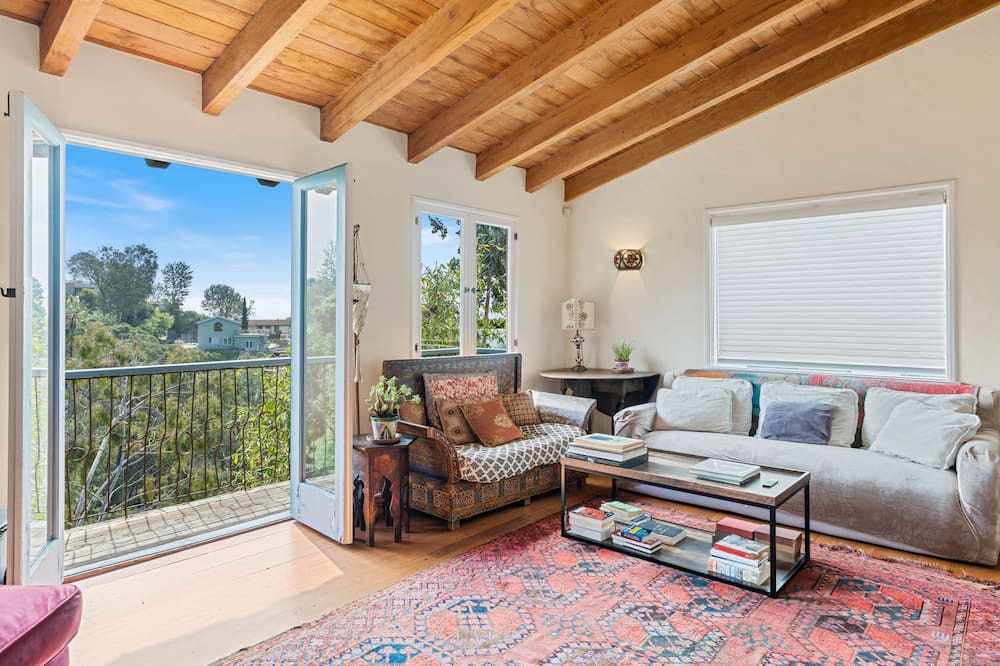Photo of Livingroom in Hollywoodland