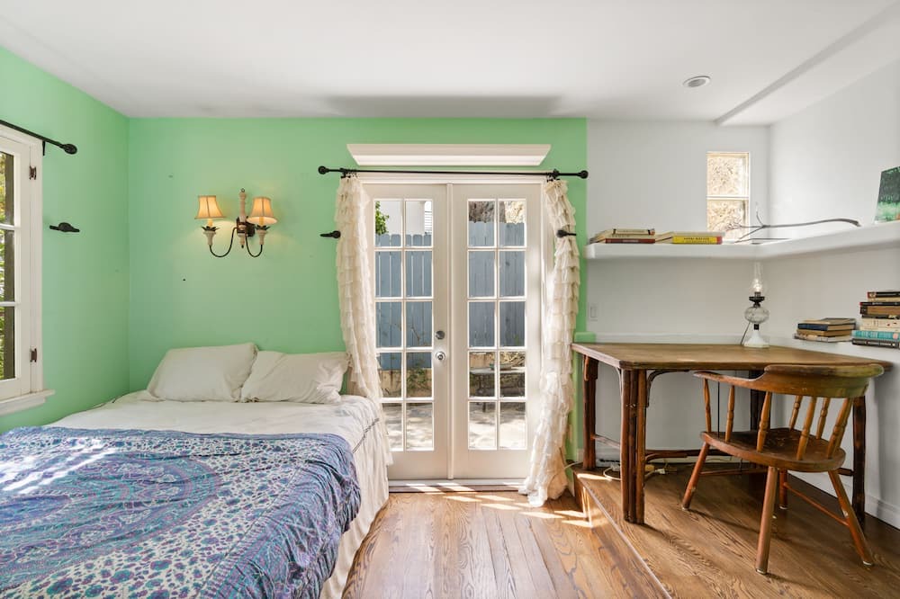 Photo of Bedroom in Hollywoodland