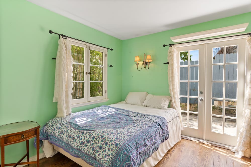 Photo of Bedroom in Hollywoodland