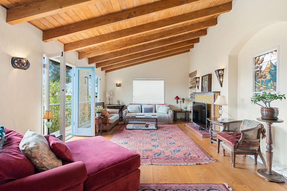 Photo of Livingroom in Hollywoodland