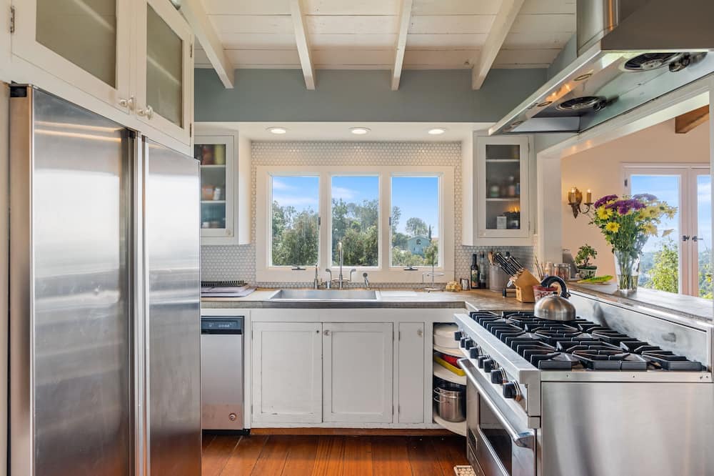 Photo of Kitchen in Hollywoodland
