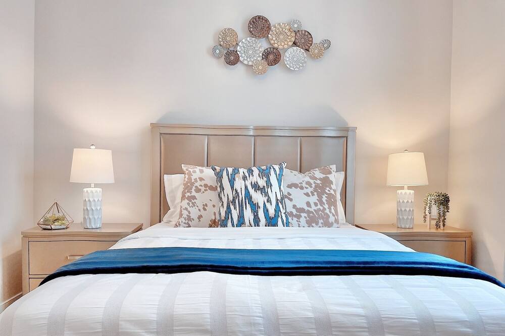 Photo of Bedroom in Portola Springs