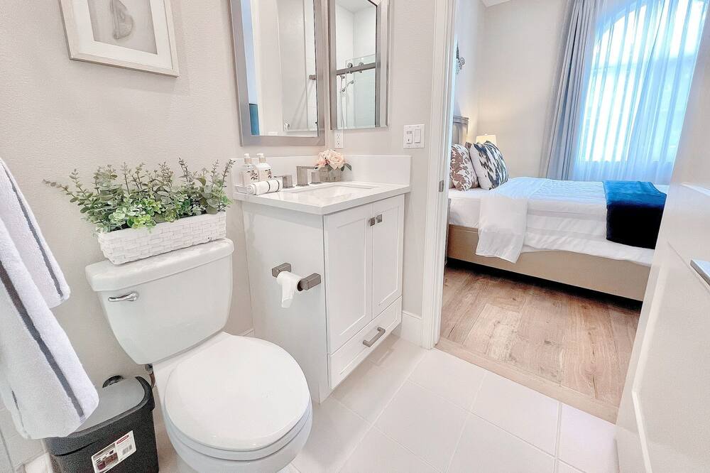 Photo of Bathroom in Portola Springs