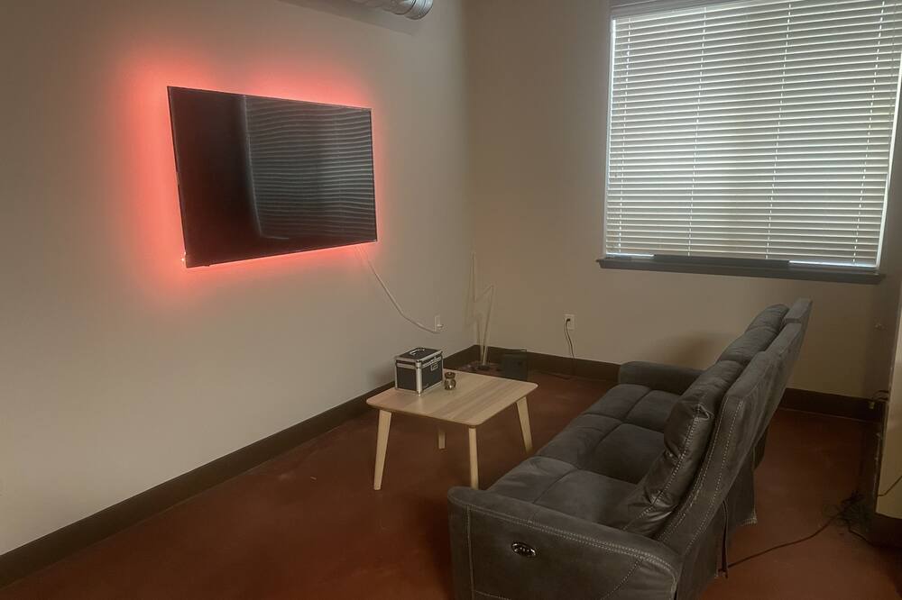 Photo of Livingroom in Warner Center