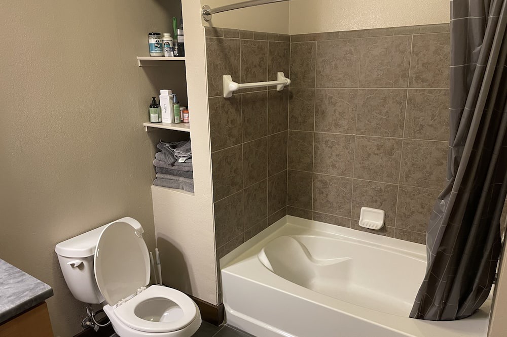 Photo of Bathroom in Warner Center