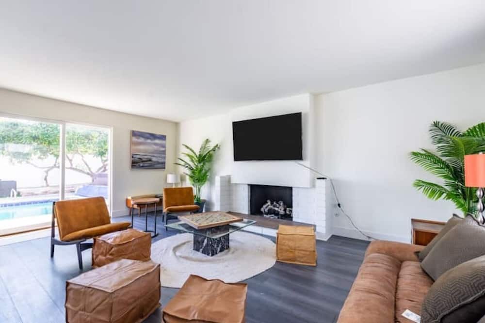 Photo of Livingroom in East Whittier