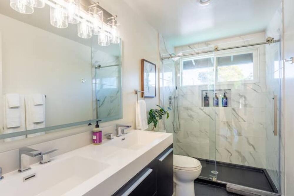 Photo of Bathroom in East Whittier