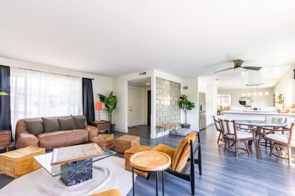 Photo of Livingroom in East Whittier