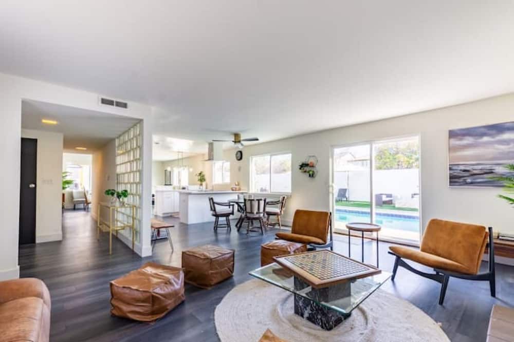 Photo of Livingroom in East Whittier