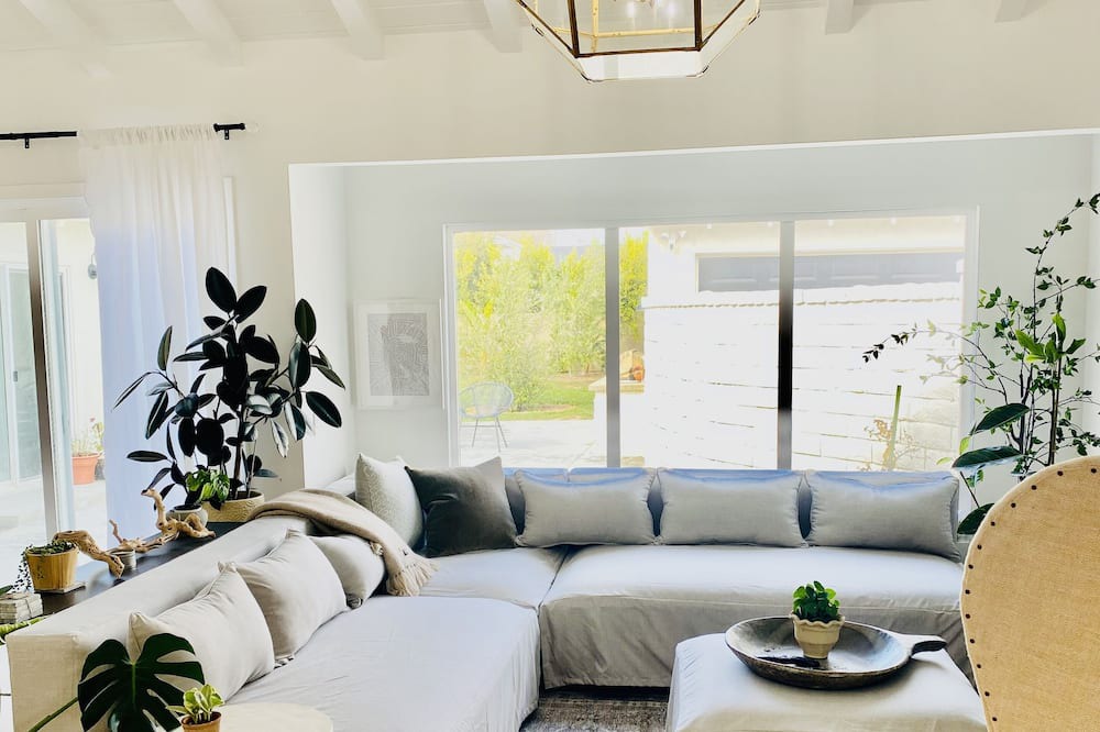 Photo of Livingroom in East Side Costa Mesa