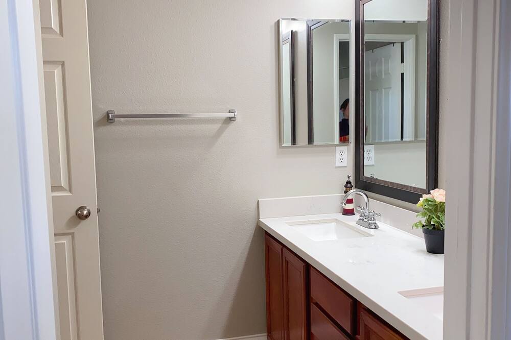 Photo of Bathroom in Eastvale
