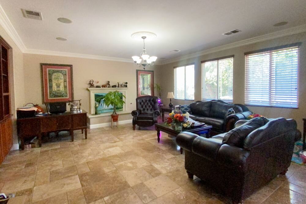 Photo of Livingroom in Eastvale