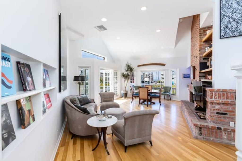 Photo of Livingroom in Silver Strand