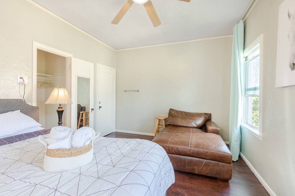 Photo of Livingroom in South Wrigley
