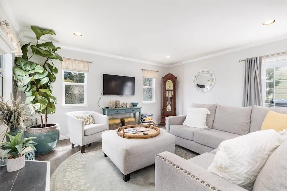 Photo of Livingroom in Beach Hill - Beach Flats