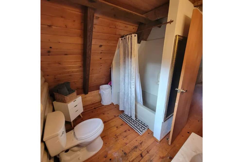 Photo of Bathroom in Benbow