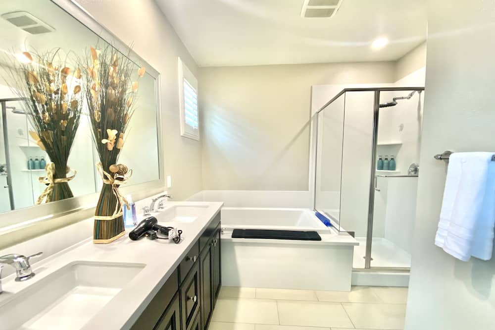 Photo of Bathroom in Mira Loma