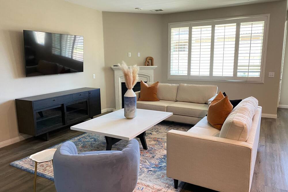 Photo of Livingroom in Mira Loma