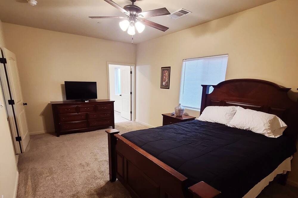 Photo of Bedroom in Porterville