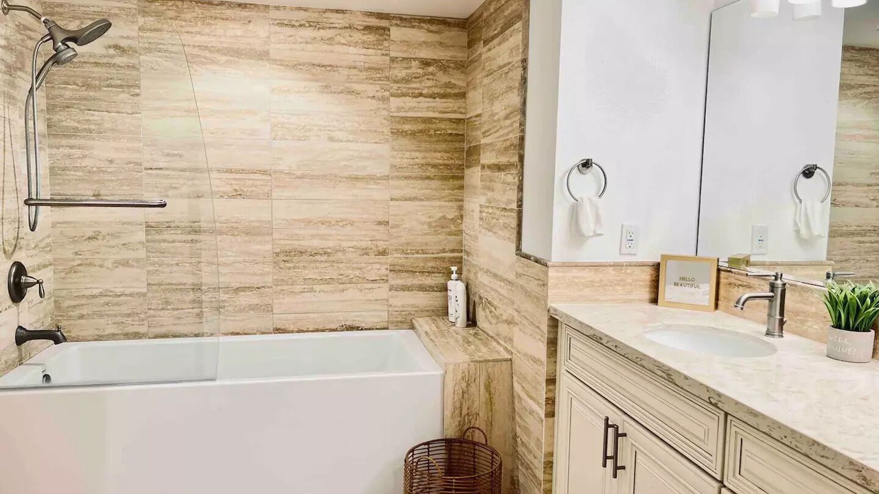 Photo of Bathroom in Lamanda Park