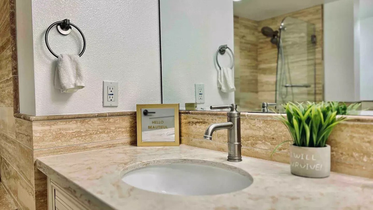 Photo of Bathroom in Lamanda Park