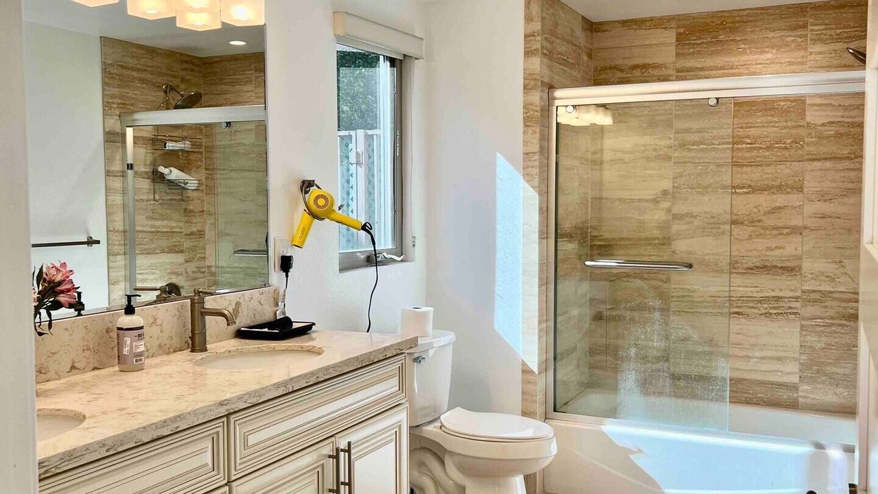 Photo of Bathroom in Lamanda Park